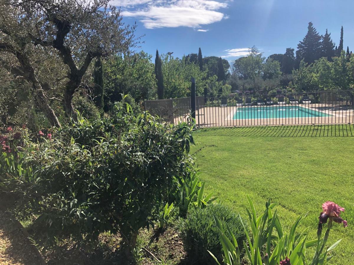 Domaine Du Mas Foucray Aparthotel Les Baux-de-Provence Luaran gambar